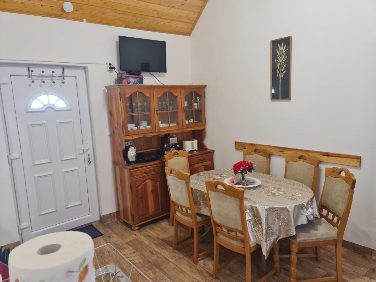 Hobby Vendeghaz Apartment Kiskunmajsa Exterior foto