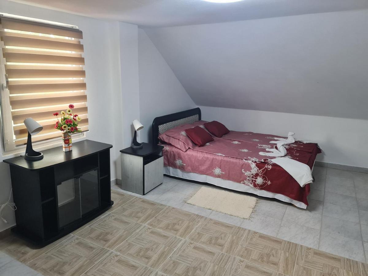 Hobby Vendeghaz Apartment Kiskunmajsa Exterior foto