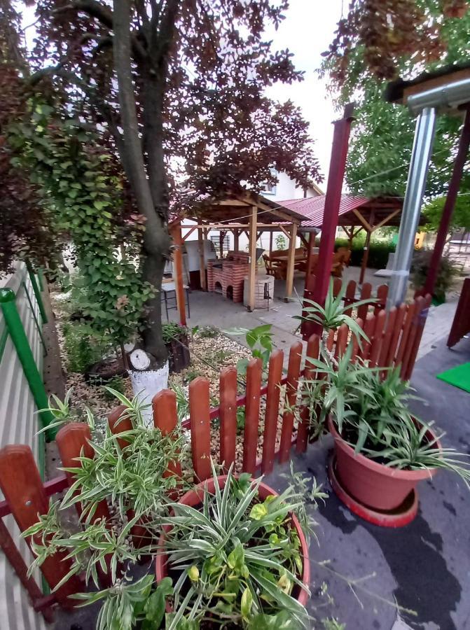 Hobby Vendeghaz Apartment Kiskunmajsa Exterior foto