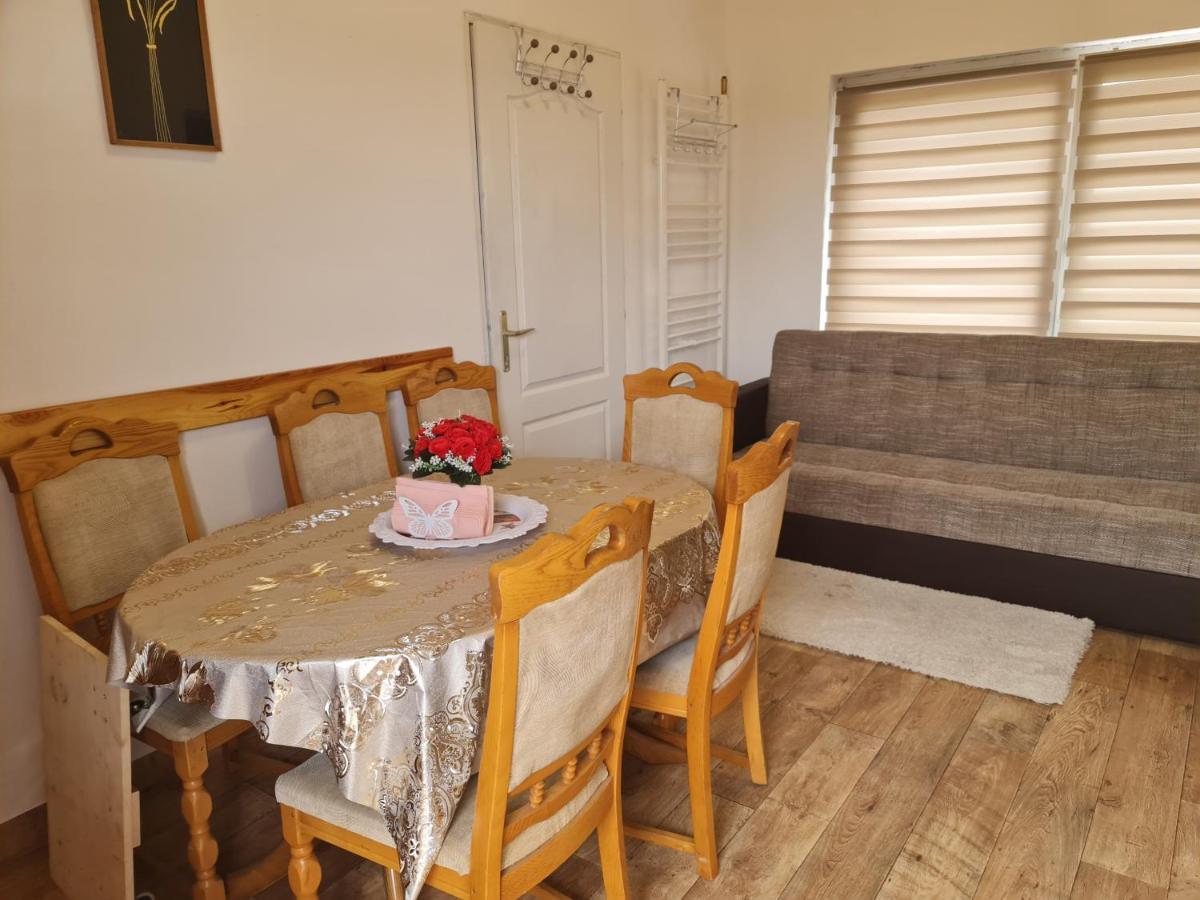Hobby Vendeghaz Apartment Kiskunmajsa Exterior foto